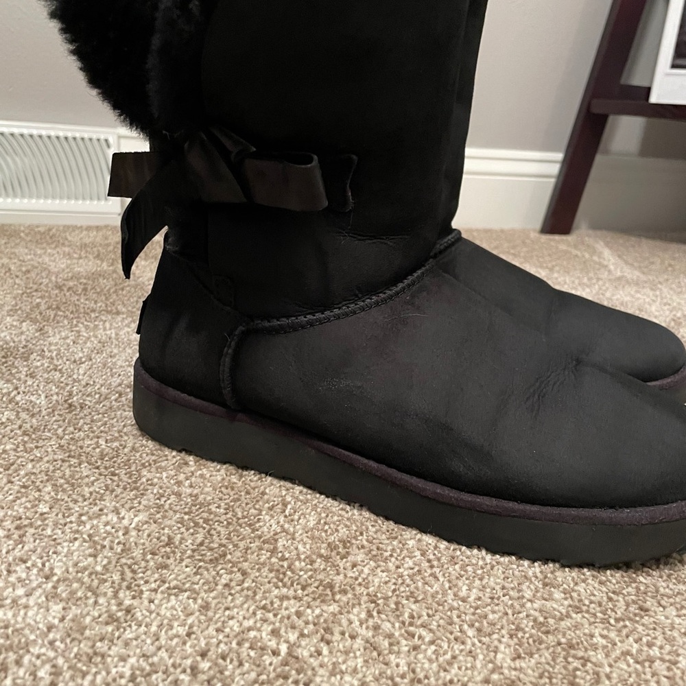 Ugg Short Boot - Picture 4 of 5
